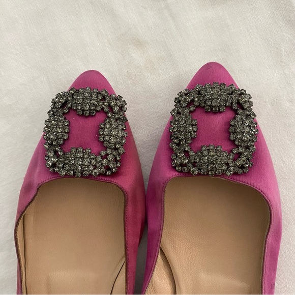 Manolo Blahnik Hangisiflat Crystal-Buckle Satin Point-Toe Flats - Picture 9 of 14